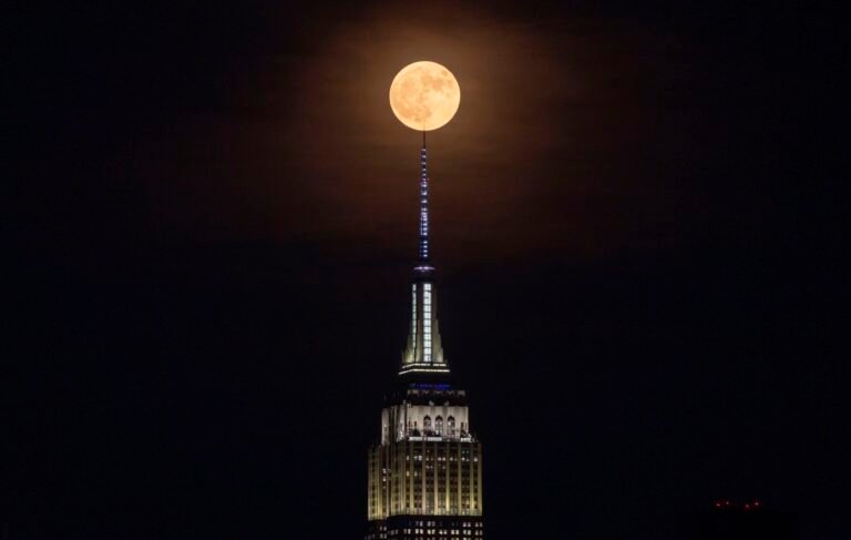 These 17 Stunning Photos of the Strawberry Moon Show Earth’s Natural Satellite in All Its Glory