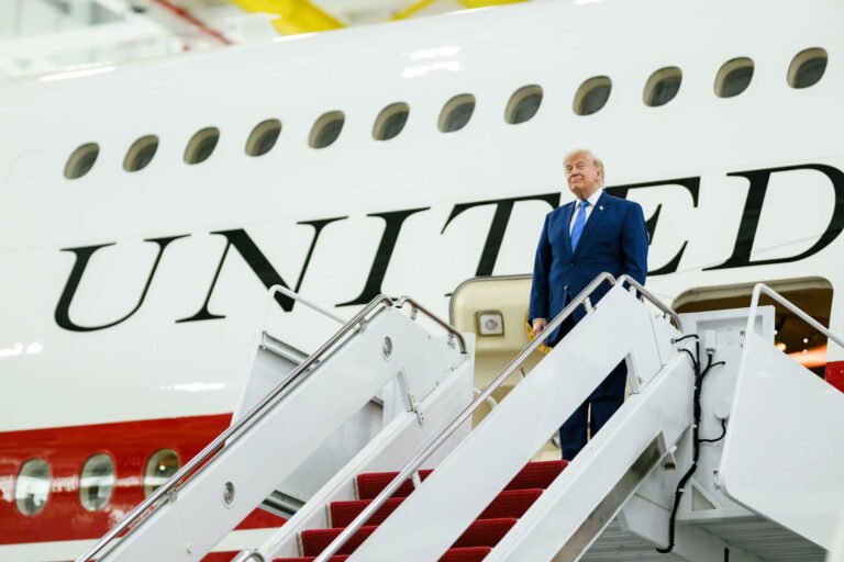 Trump Takes Flight in New ‘Bridge’ Air Force One