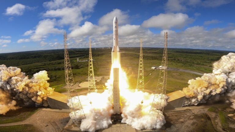 Seen from above: liftoff of first Ariane 6 with P160C-based boosters